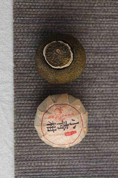 Чорний чай Шу Пуер палацовий витриманий в мандарині 2012 рік 1 шт, Китай id_8381 фото