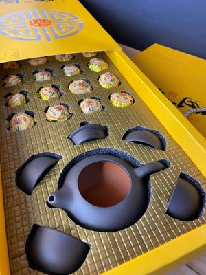 Подарунковий набір чаю Шу Пуер Жовтий дракон та набір посуду Сі Ши, Китай id_7826 фото