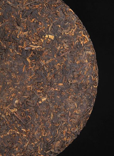 Чорний чай Шу Пуер зі столітніх дерев Золотий тигр 2019 рік 357г, Китай id_7649 фото