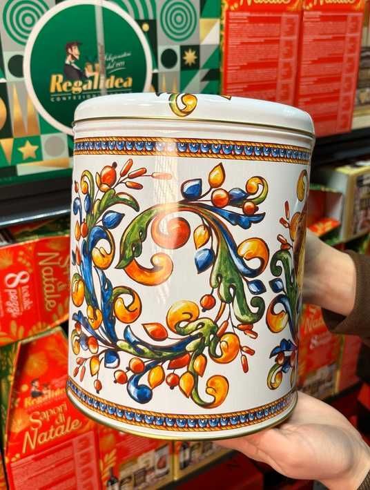 Панеттоне Valentino Panettone classico в колекційній жерстяній