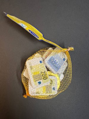 Шоколад молочний Only Банкноти Євро та золоті монети 100г, Австрія id_3301 фото