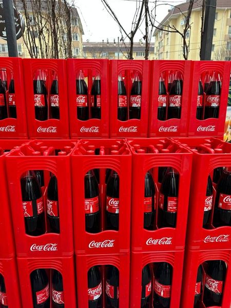 Напій газований Coca-cola Original Taste новорічна скляна пляшка в оригінальному ящику 6шт по 1л, Німеччина id_8289 фото