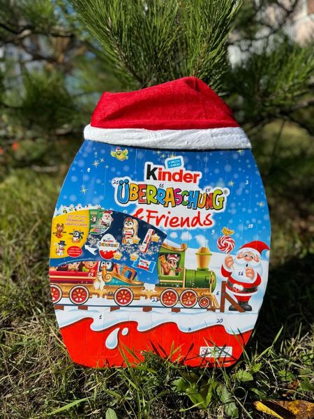 Солодкий адвент календар Kinder Uberraschung and Friends новорічний 404г, Німеччина id_482 фото