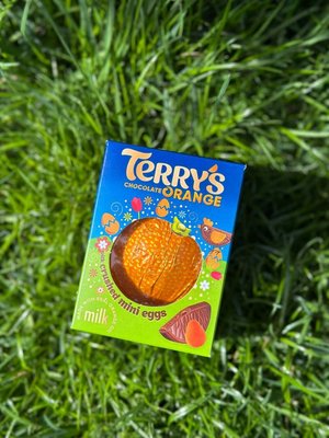 Апельсин з молочного шоколаду Terry's Chocolate with Mini Egg з шматочками драже 152г id_9181 фото