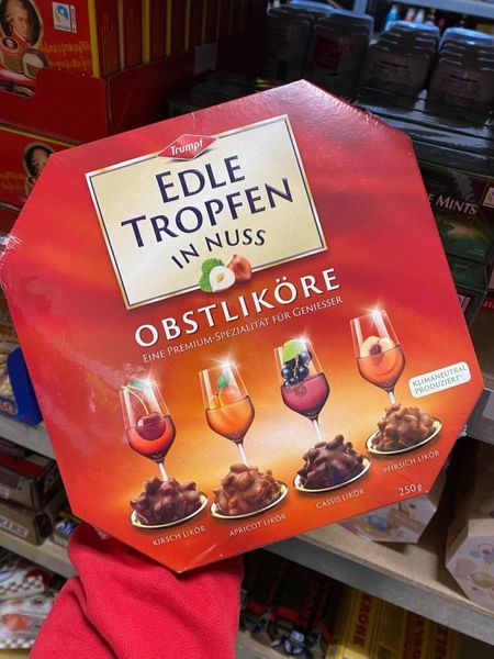 Шоколадні цукерки з елітним алкоголем Trumpf Edle Tropfen In Nuss Obstlikore 250г, Німеччина id_3006 фото