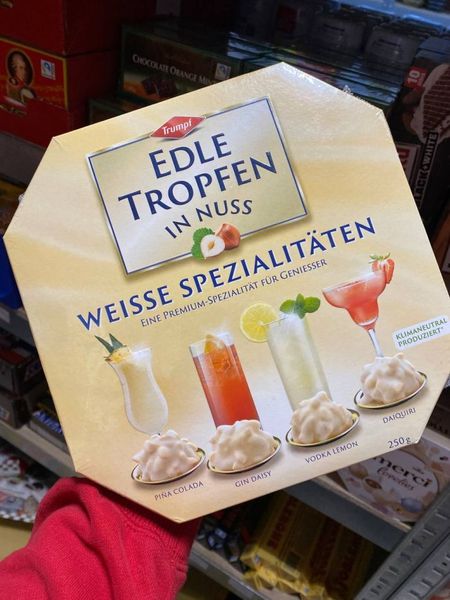 Шоколадні цукерки з елітним алкоголем Trumpf Edle Tropfen In Nuss Weisse Spezialitaten 250г, Німеччина id_3007 фото