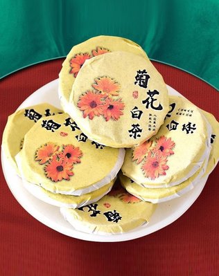 Білий імператорський чай Гун Мей - Gong Mei, з пелюстками хризантеми 5шт по 6г. Китай id_9632 фото