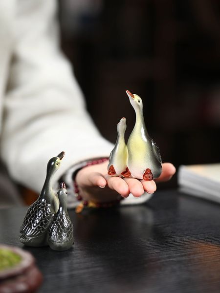 Чайний Улюбленець, що змінює колір, ручної роботи із ісинської глини: Лебідь та Лебідка, Китай id_11470 фото