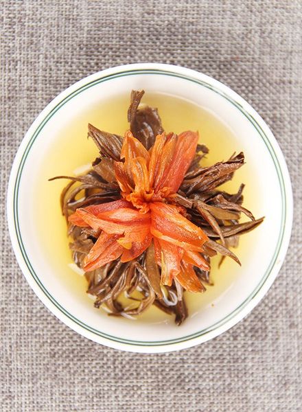 В'язаний чорний чай "Лілія Пагода" з пелюстками лілії з медовим ароматом 5шт, Китай id_8105 фото